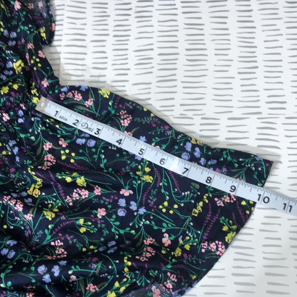 Victoria’s Secret romper floral - Picture 7 of 11